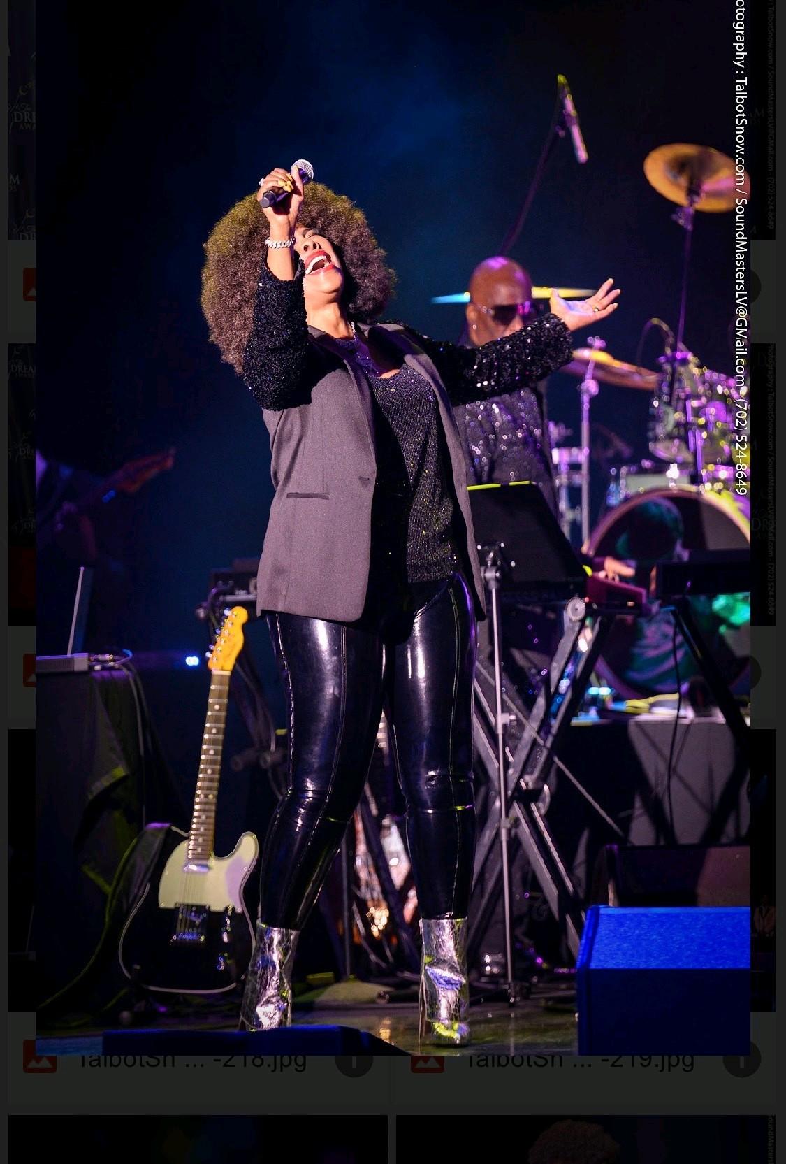 Samotta Acklin performing